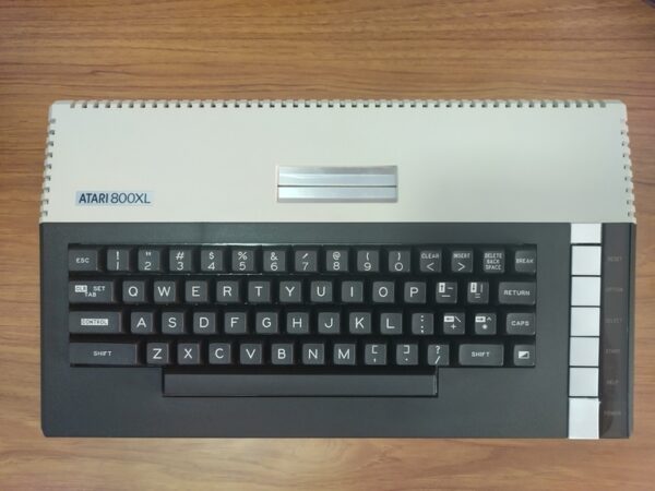 COMPUTER-ATARI 800XL - NEW OLD STOCK.